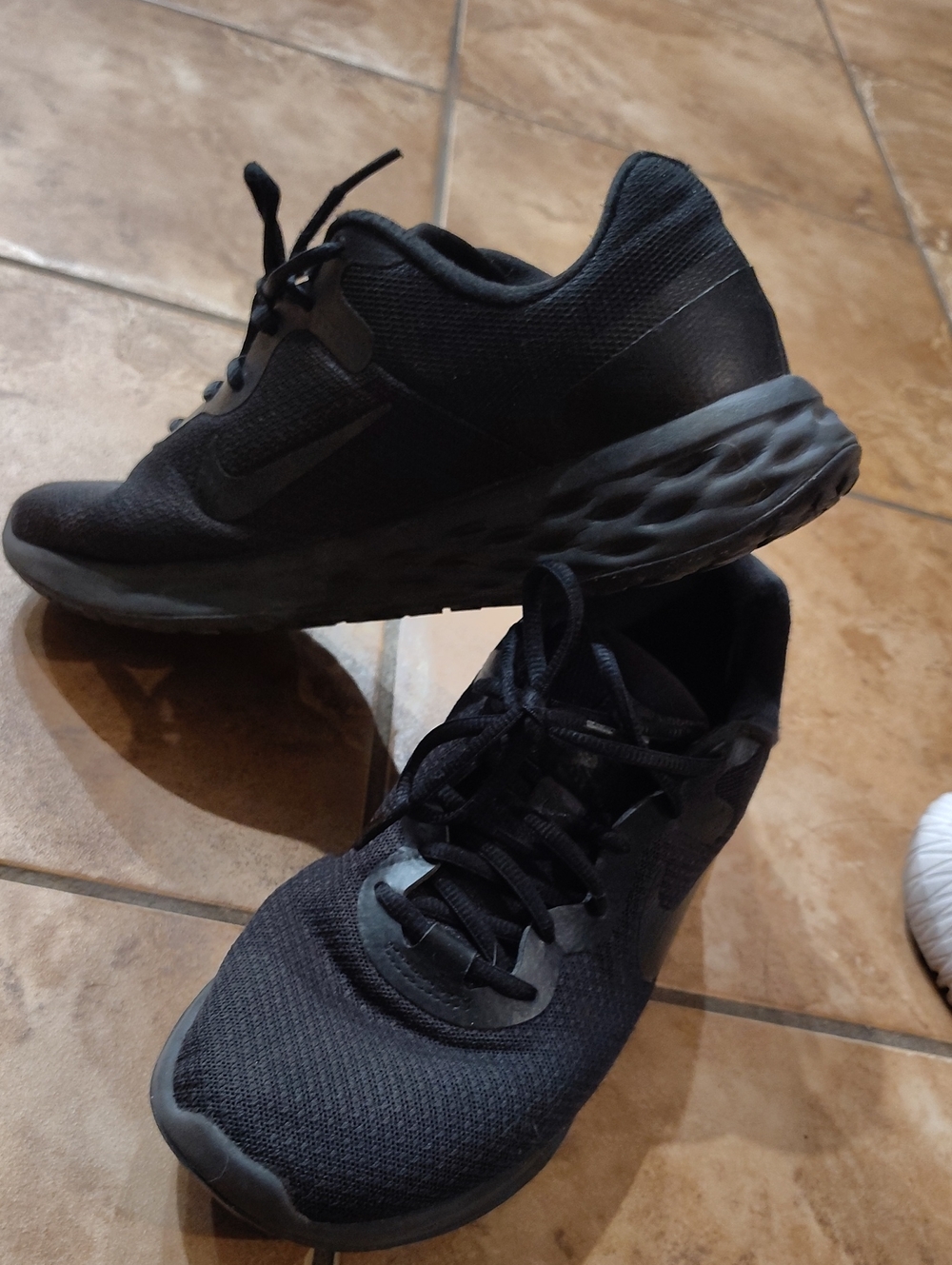Nike Men's All-Black Mesh Athletic Sneakers